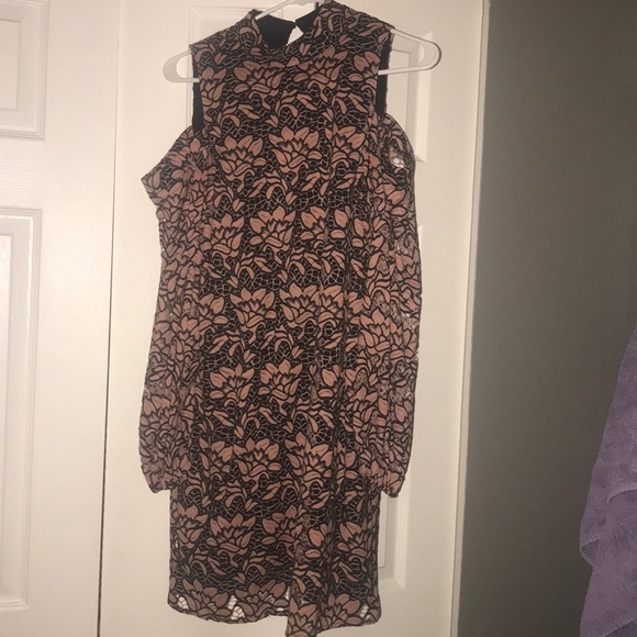 Small Leyden long sleeve cold shoulder dress - Picture 2 of 5